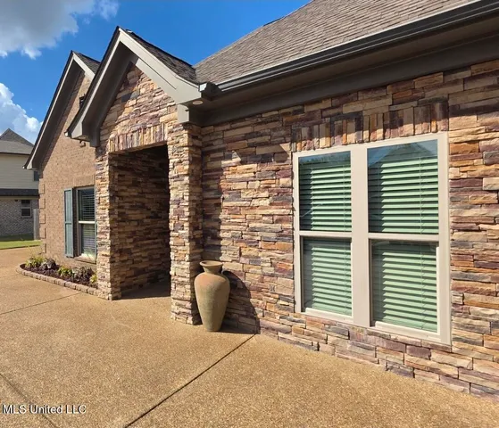 $525,000 | 2190 Redbud Cove, Southaven, MS 38672