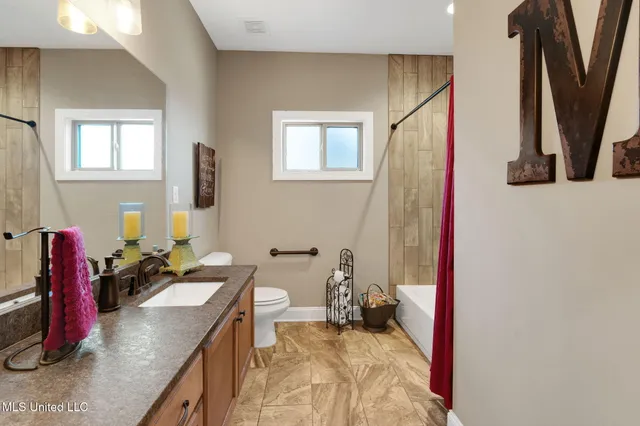 $525,000 | 2190 Redbud Cove, Southaven, MS 38672