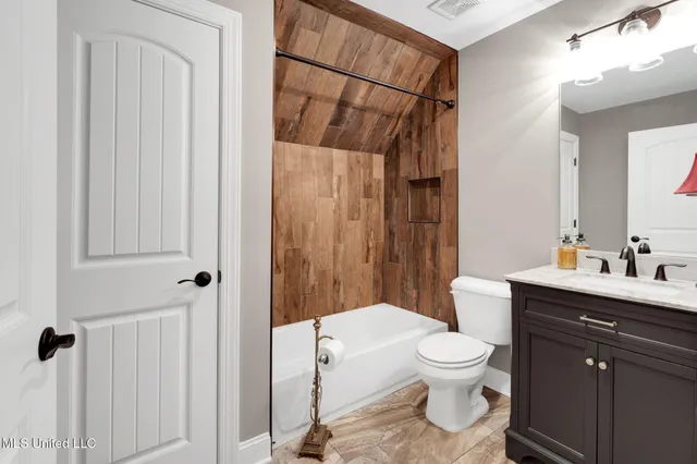 $525,000 | 2190 Redbud Cove, Southaven, MS 38672