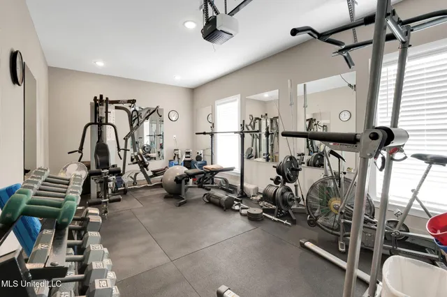 $525,000 | 2190 Redbud Cove, Southaven, MS 38672