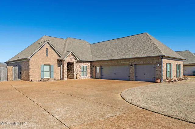 $525,000 | 2190 Redbud Cove, Southaven, MS 38672