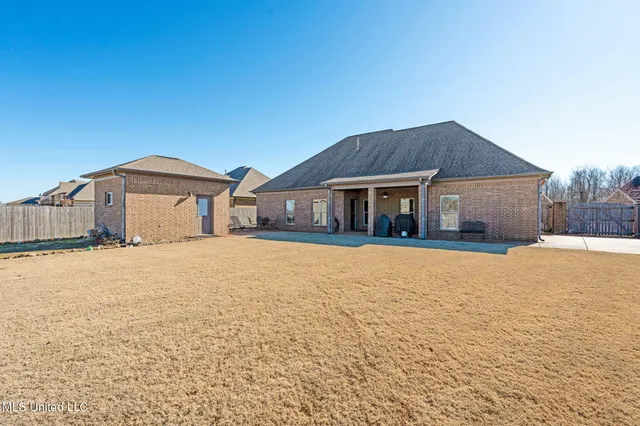 $525,000 | 2190 Redbud Cove, Southaven, MS 38672