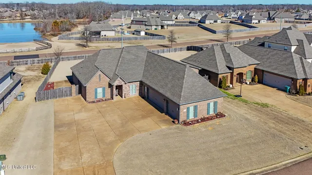 $525,000 | 2190 Redbud Cove, Southaven, MS 38672