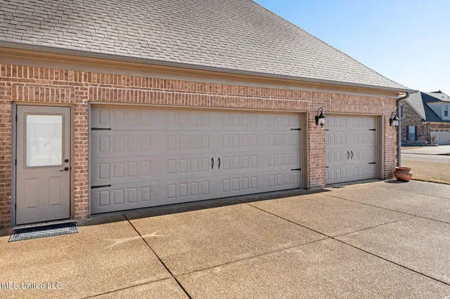 $525,000 | 2190 Redbud Cove, Southaven, MS 38672