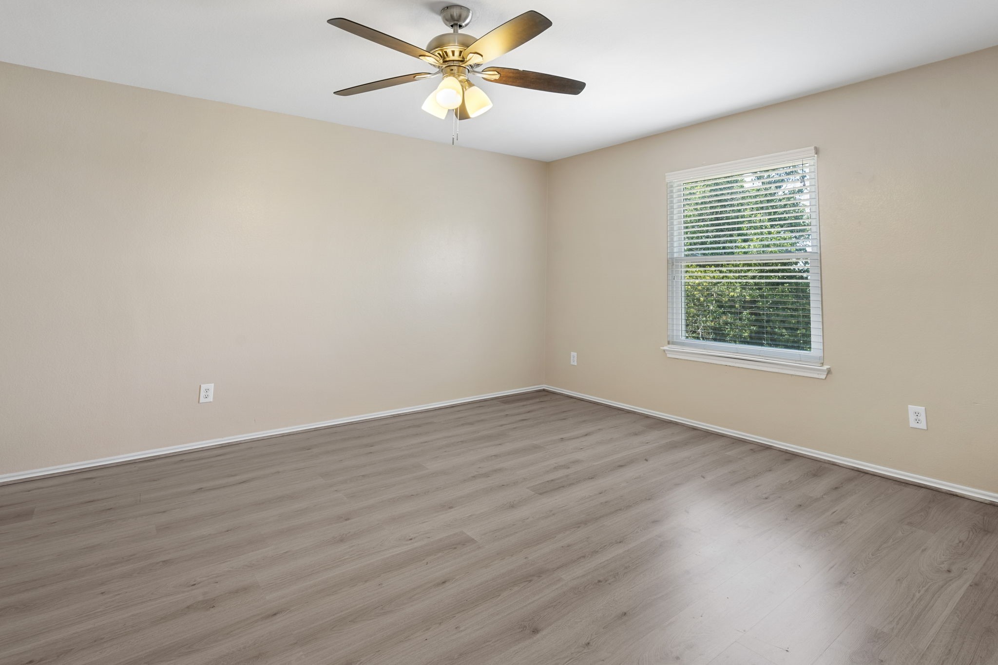 108 Colt Loop Kyle, TX 78640 - Photo 22 of 33 4th bedroom has a large walk in closet.