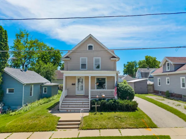 $299,900 | 809 East Cady Street, Watertown, WI 53094