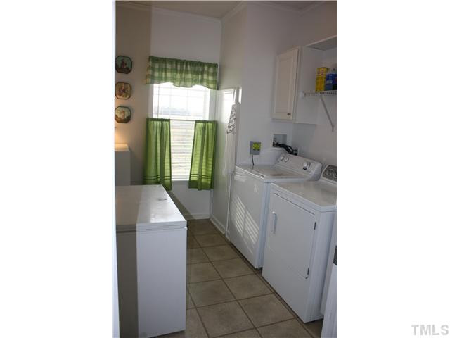 925 Quarterhorse Road Princeton, NC 27569 - Photo 18 of 21 LARGE LAUNDRY ROOM