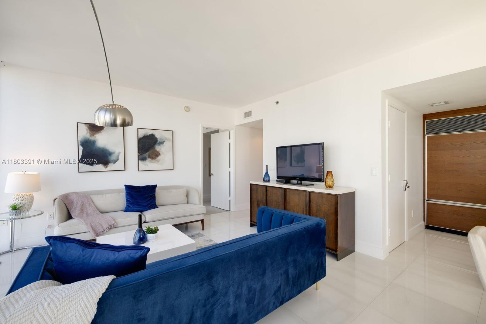 485 Brickell Avenue, Unit 3504 Miami, FL 33131 - Photo 2 of 15