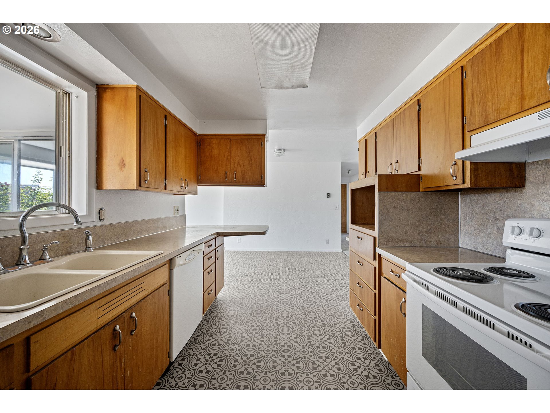 2777 Marcola Road Springfield, OR 97477 - Photo 9 of 25 Kitchen