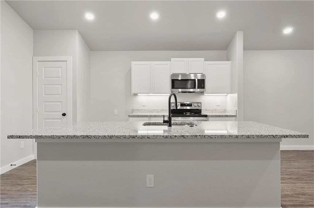 26555 West 83rd Terrace Lenexa, KS 66227 - Photo 3 of 10