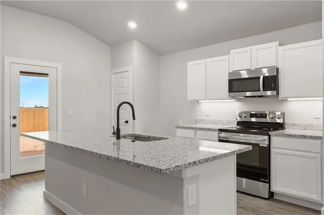 $402,900 | 26555 West 83rd Terrace, Lenexa, KS 66227