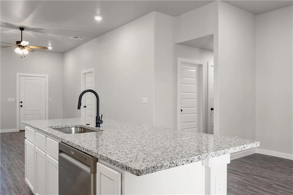 26555 West 83rd Terrace Lenexa, KS 66227 - Photo 8 of 10