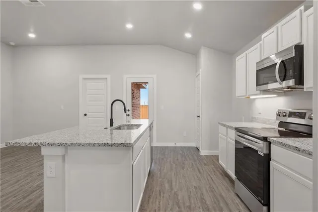 $402,900 | 26555 West 83rd Terrace, Lenexa, KS 66227