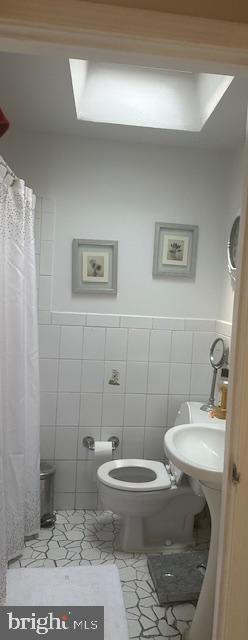 1629 Farrington Road Philadelphia, PA 19151 - Photo 6 of 10 Bathroom