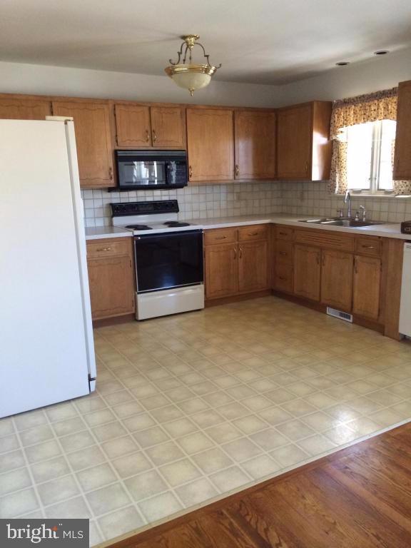 408 South Broad Street Lititz, PA 17543 - Photo 6 of 7