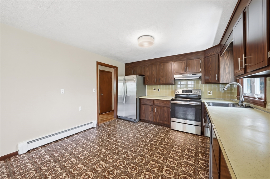 6 Belmont Road Burlington, MA 01803 - Photo 11 of 40