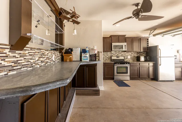 a view of a house with backyard and tree
