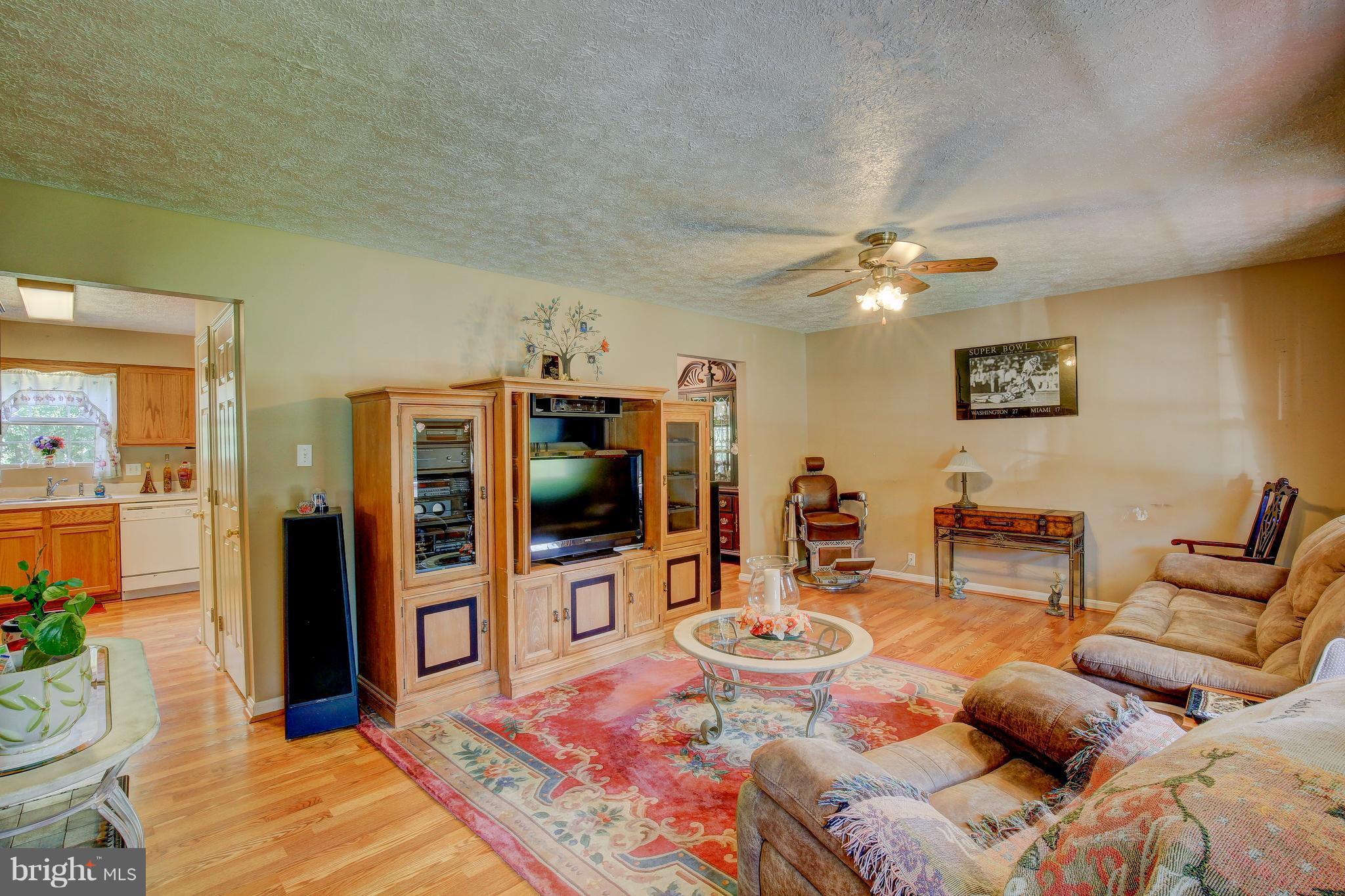 9080 Riverhill Road Laurel, MD 20723 - Photo 2 of 30 Living Room
