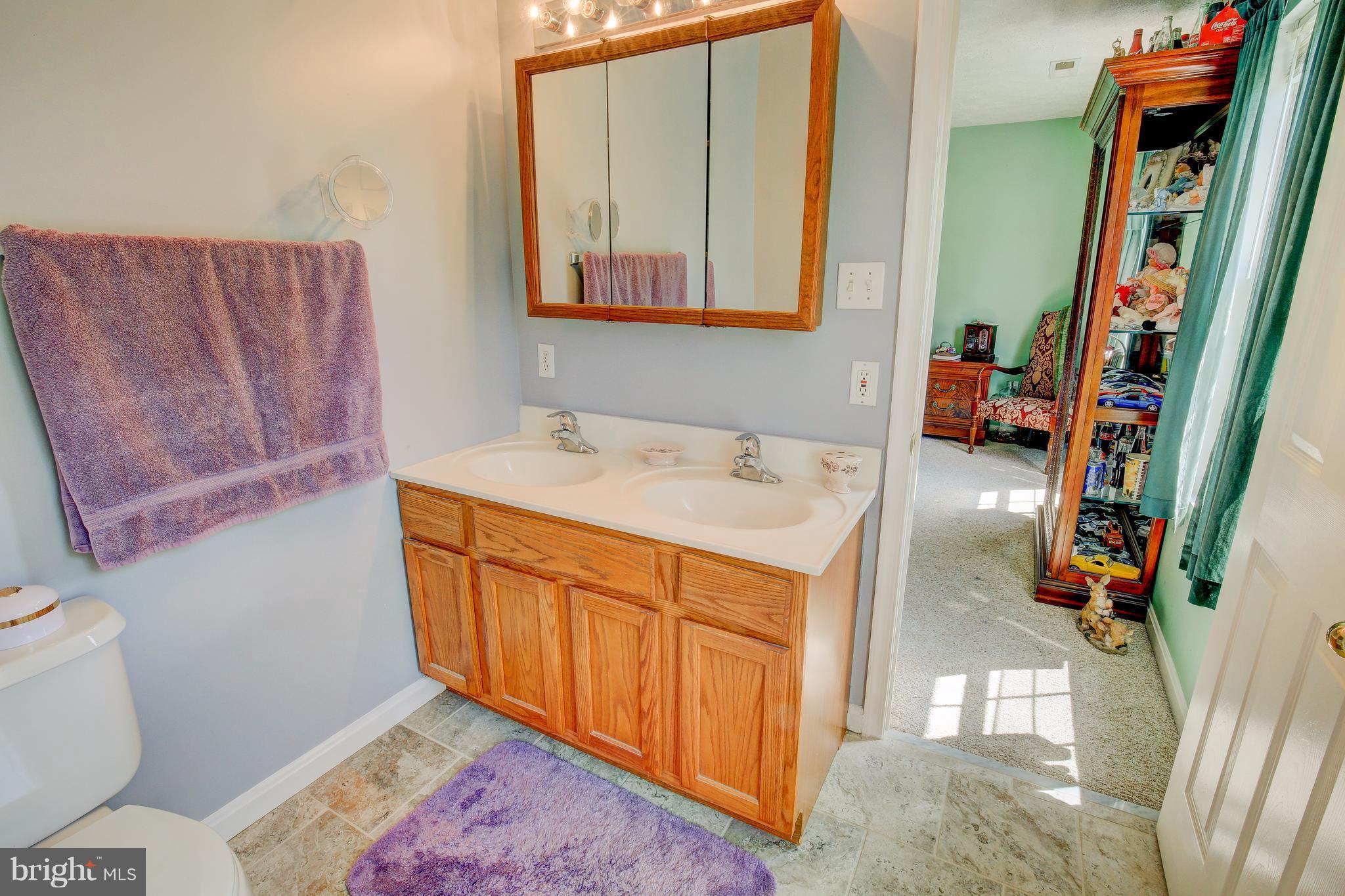 9080 Riverhill Road Laurel, MD 20723 - Photo 17 of 30 Bath (Master)