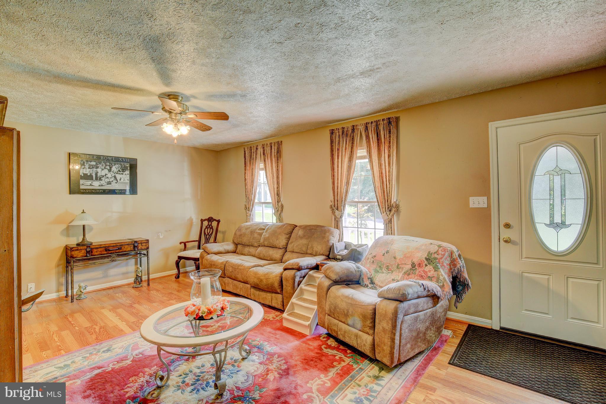 9080 Riverhill Road Laurel, MD 20723 - Photo 3 of 30 Living Room