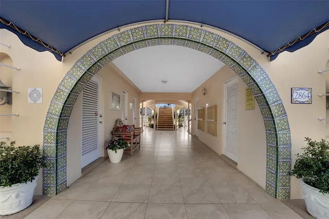 a view of livingroom with furniture