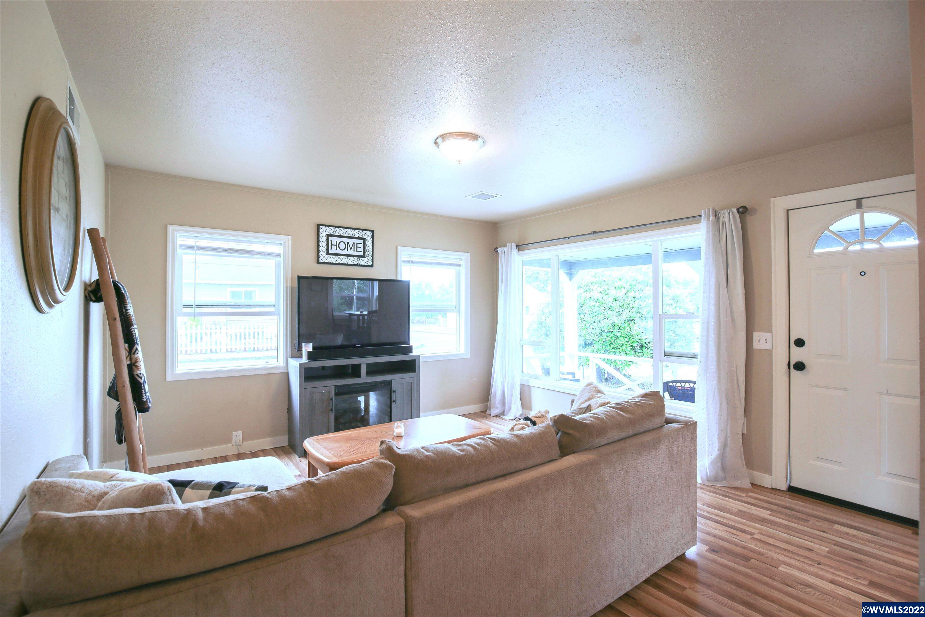 215 Southwest Jasper Street Dallas, OR 97338 - Photo 10 of 42 Gallery Image 10