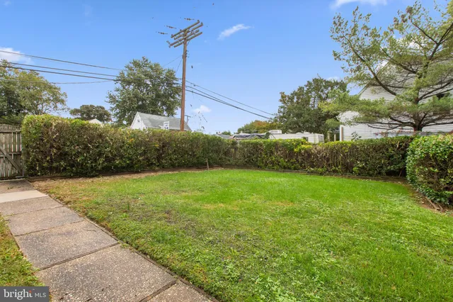 a picture of a bench in front of a wall