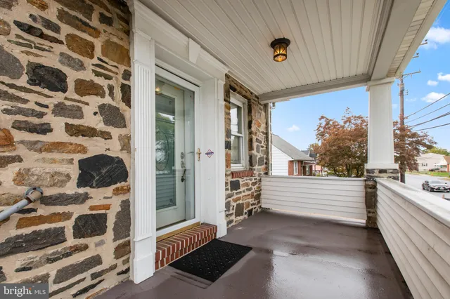 a view of a walk in closet