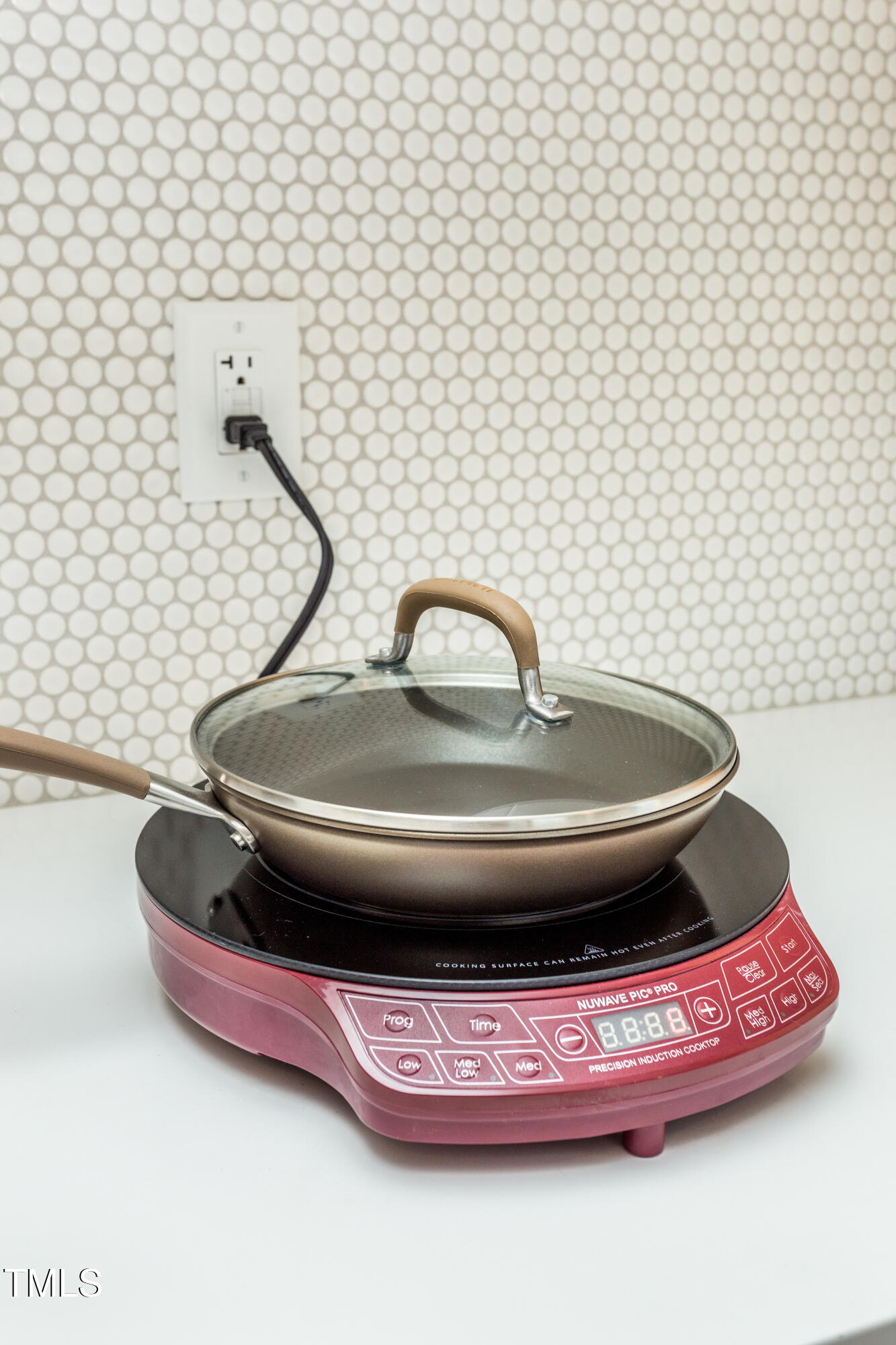 123 Idlewild Avenue, Unit 202 Raleigh, NC 27601 - Photo 19 of 20 a bathroom with a sink and mirror