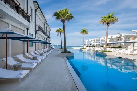 a view of a park with a big yard