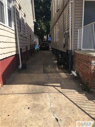 18 Georges Road New Brunswick, NJ 08901 - Photo 2 of 4 Gallery Image 2