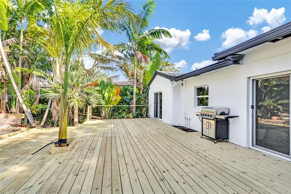 $9,850 | 667 Northeast 105th Street, Miami Shores, FL 33138