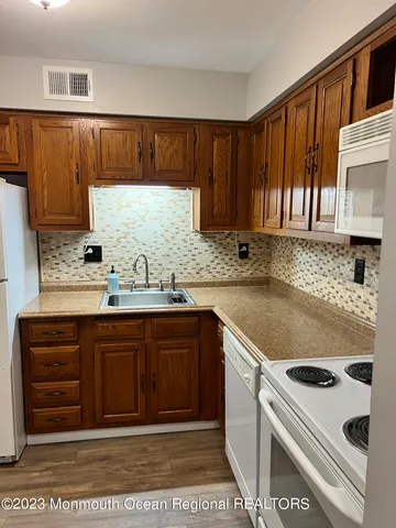 $2,400 | 604 Wellington Place, Aberdeen, NJ 07747