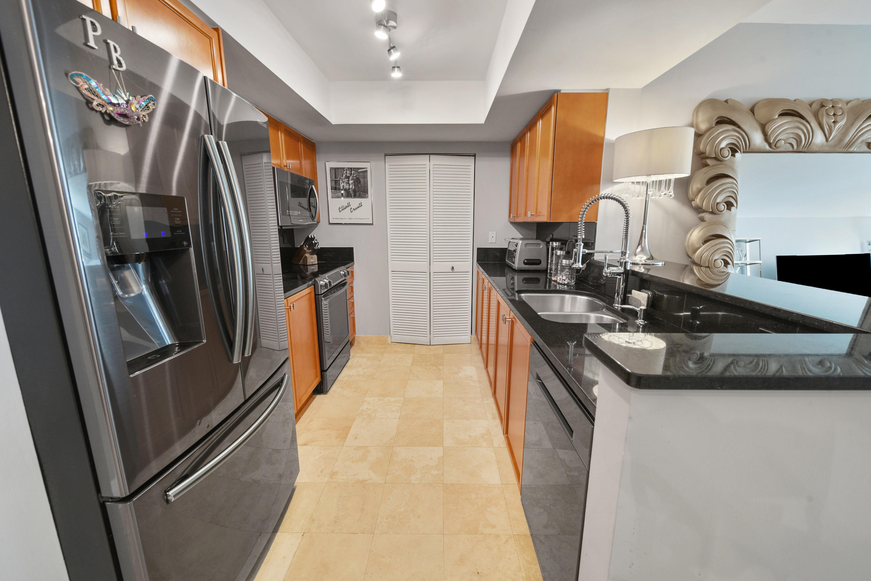 99 Southeast Mizner Boulevard, Unit 243 Boca Raton, FL 33432 - Photo 4 of 6 KITCHEN