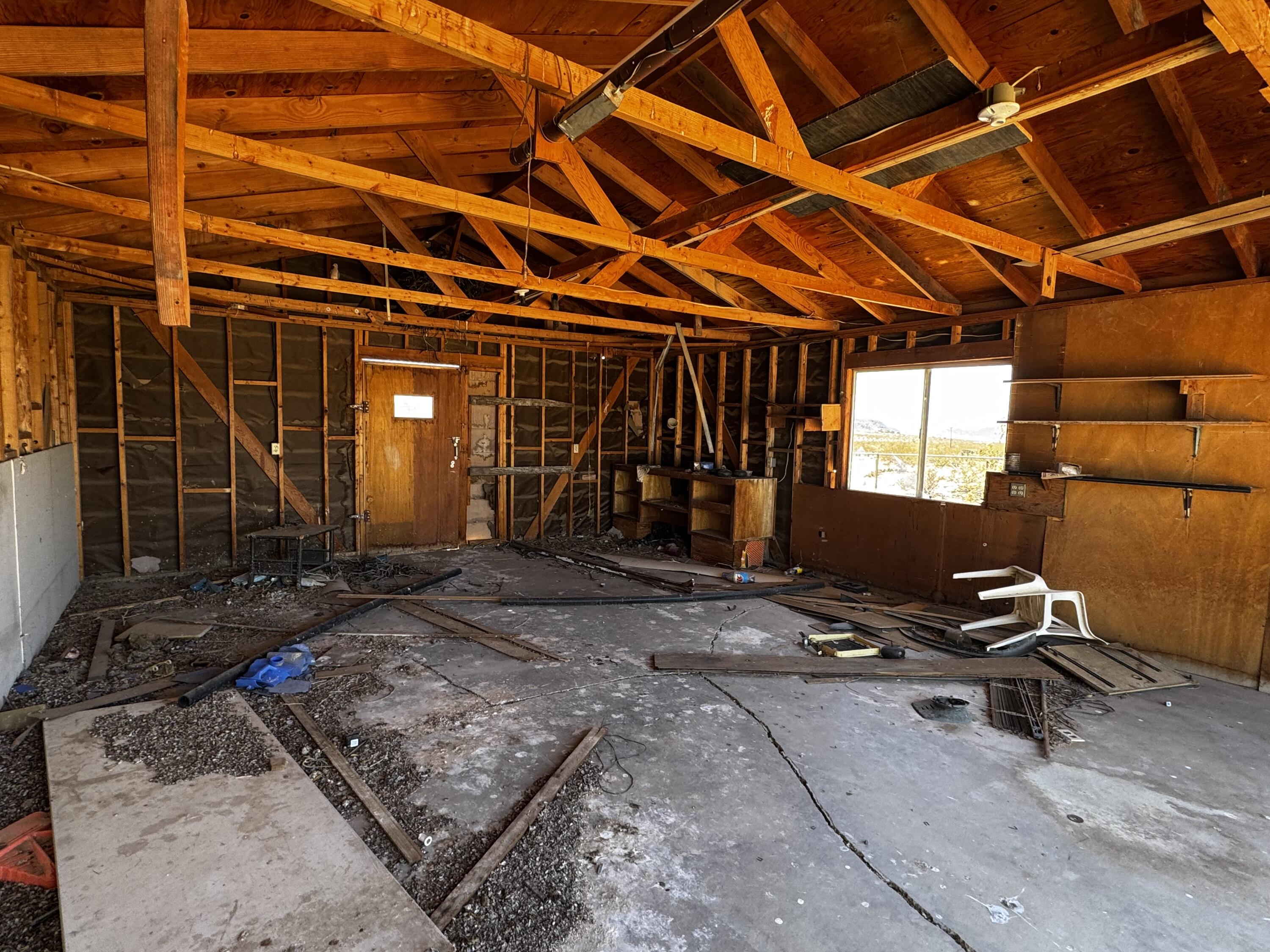 757 Mt Nebo Road Joshua Tree, CA 92252 - Photo 14 of 17 a view of a room with gym equipment