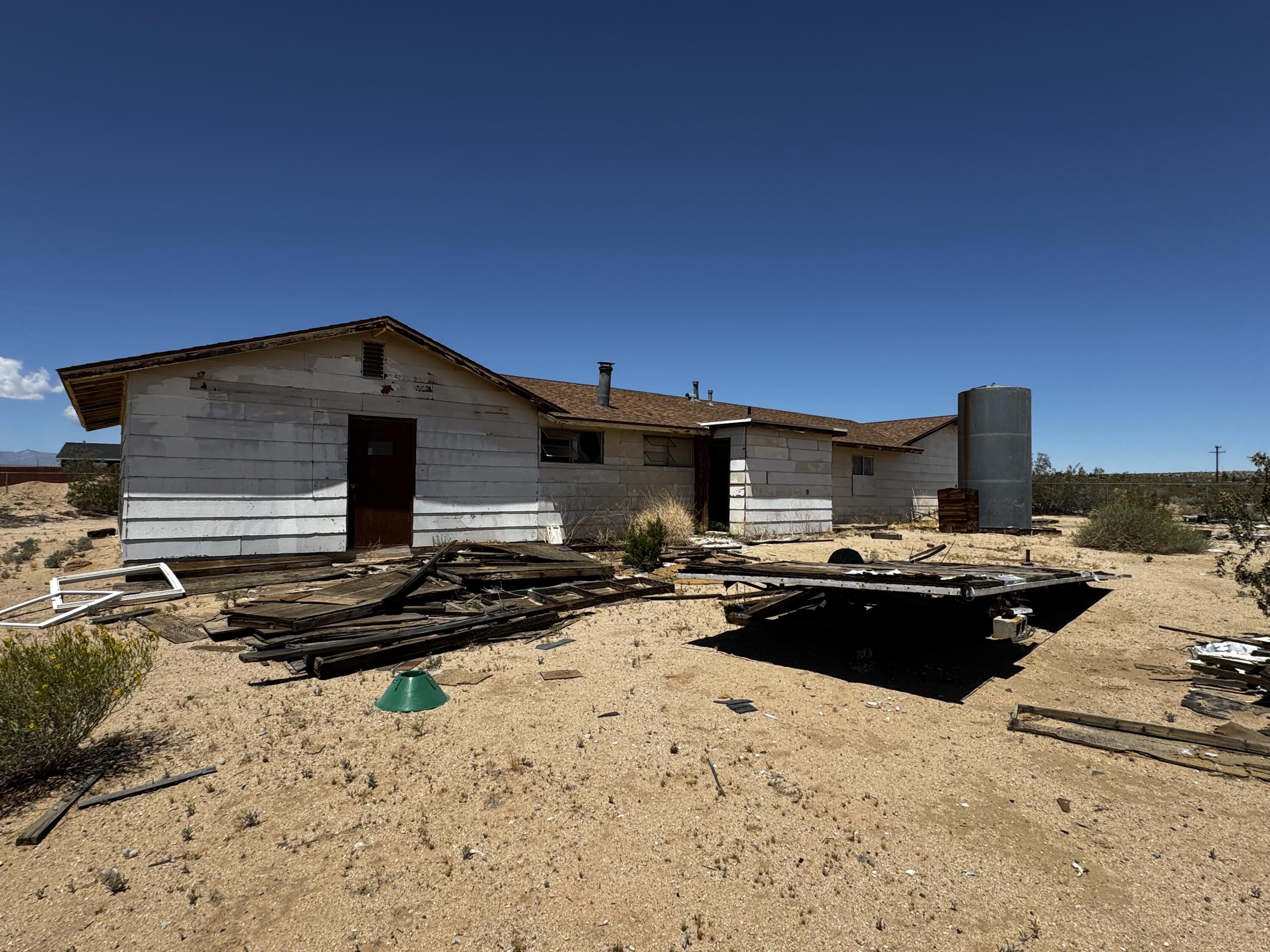 757 Mt Nebo Road Joshua Tree, CA 92252 - Photo 5 of 17 a view of a back yard of the house