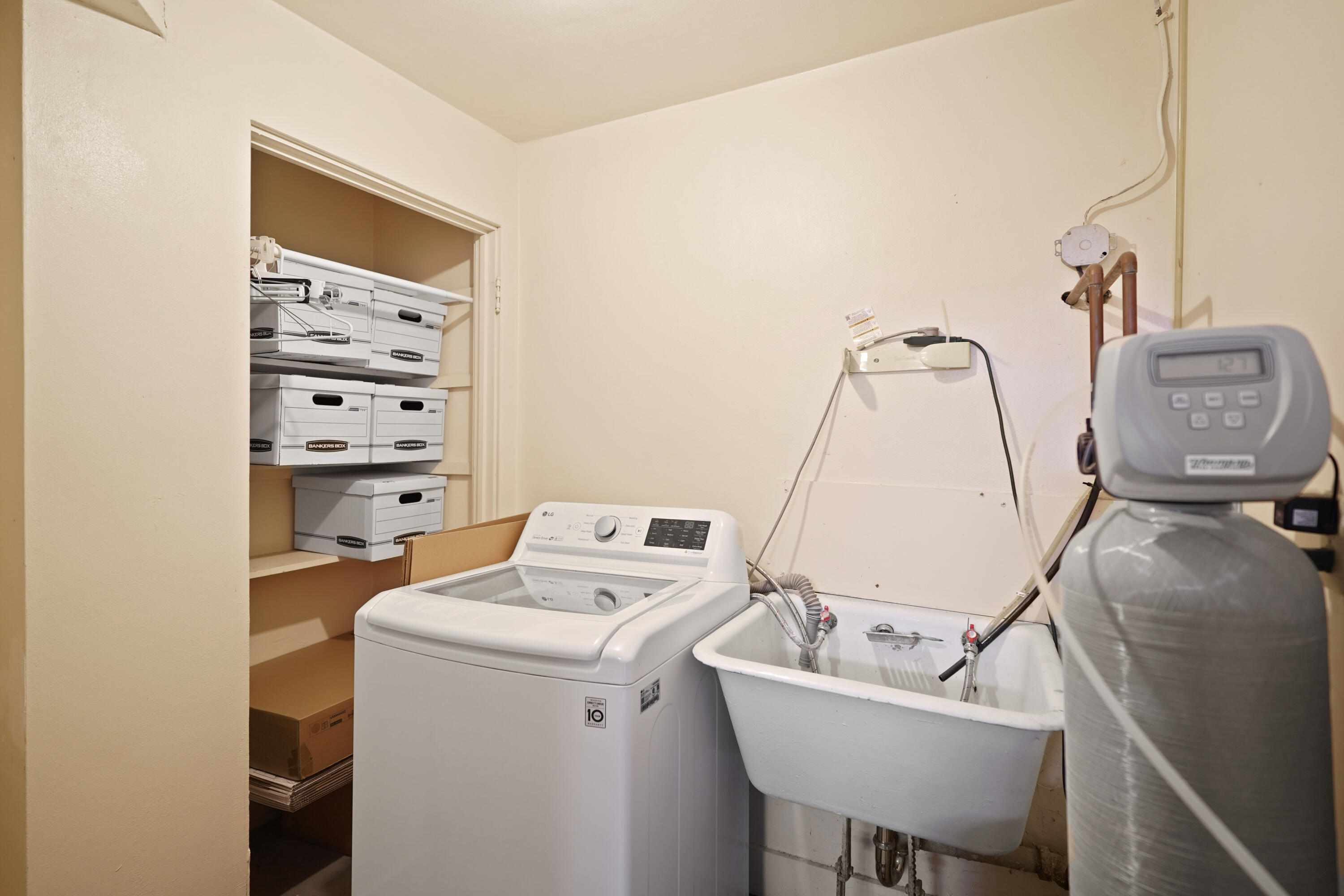 W198 Tombeau Boulevard Bloomfield, WI 53128 - Photo 38 of 50 Basement Laundry