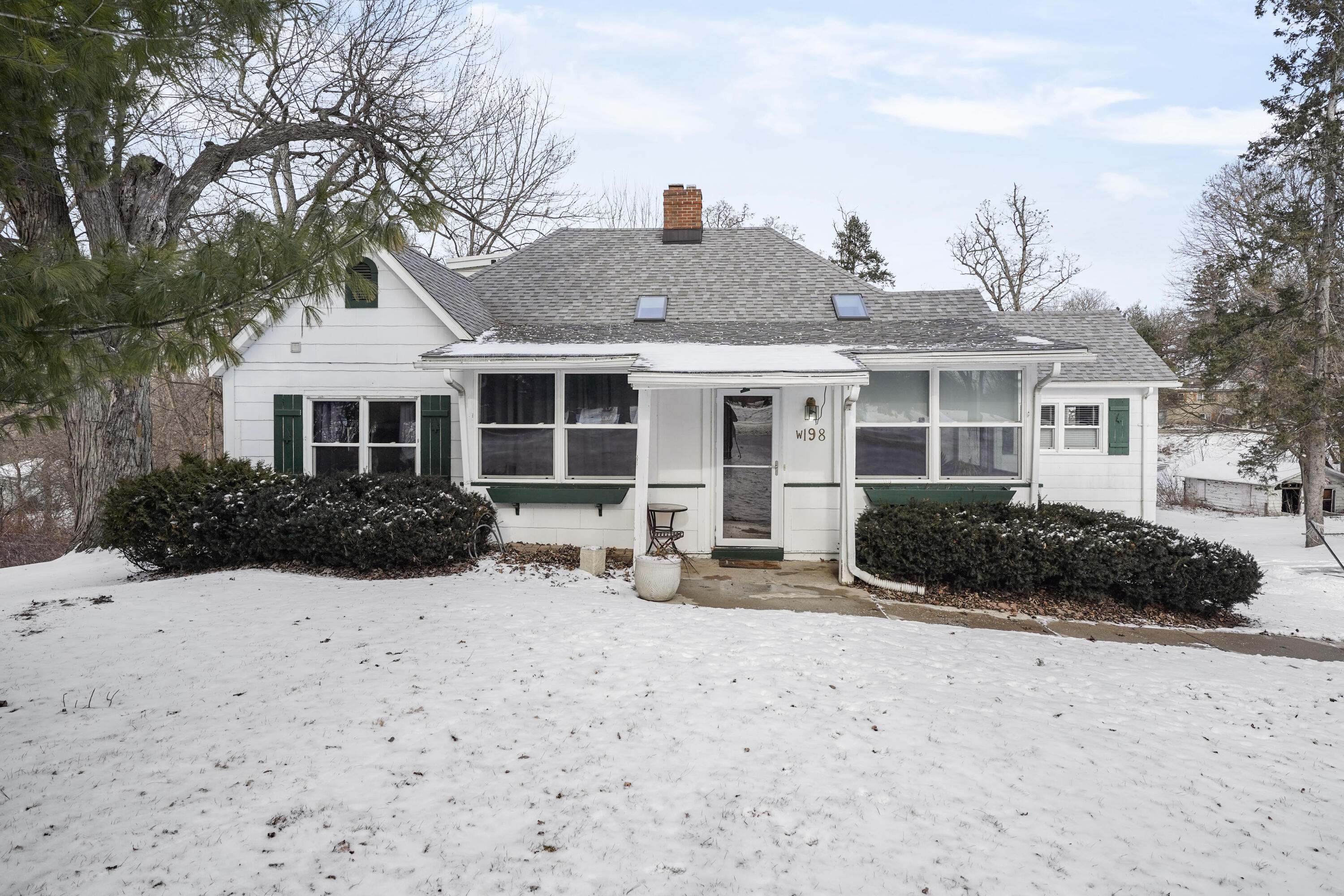 W198 Tombeau Boulevard Bloomfield, WI 53128 - Photo 41 of 50 Front