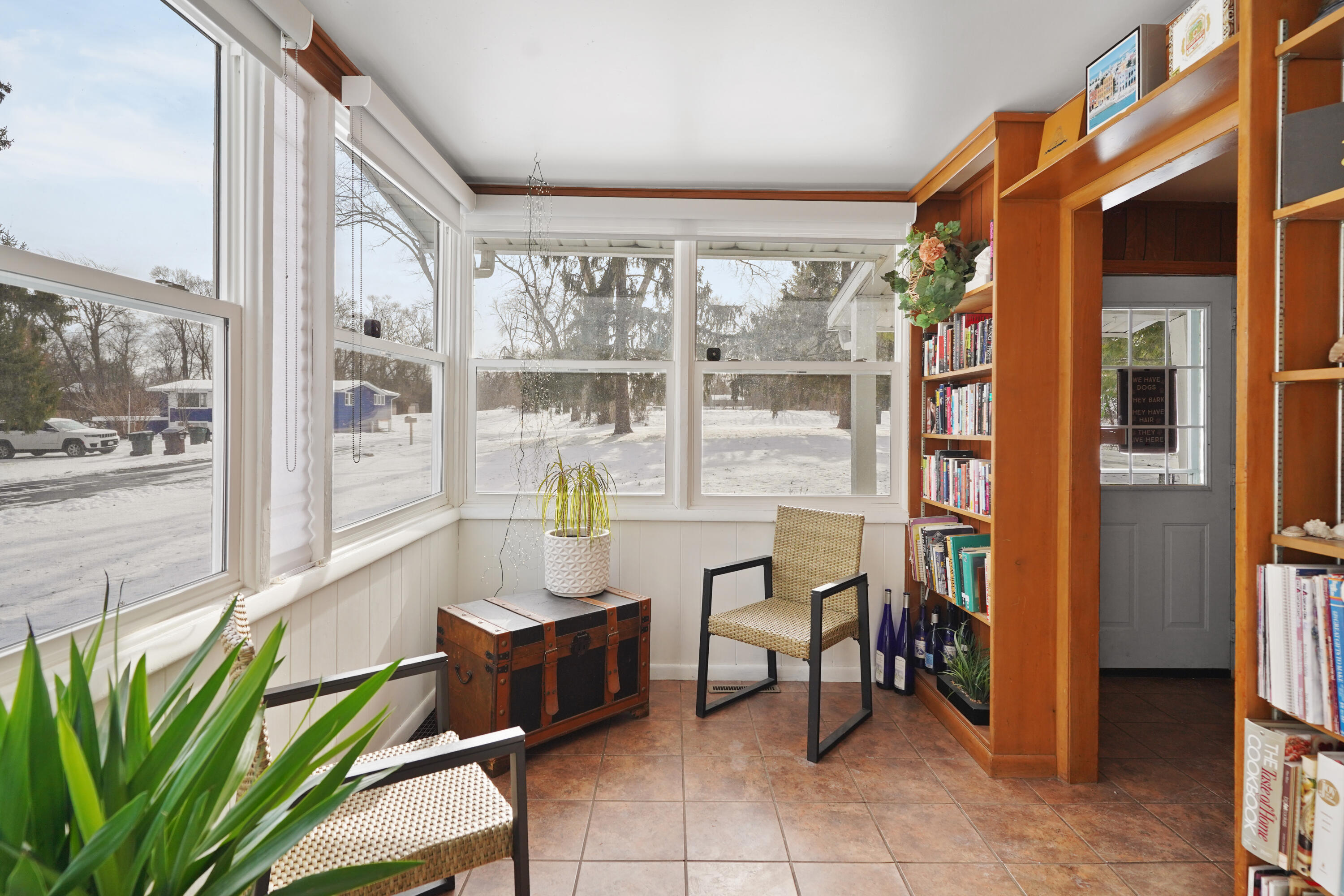 W198 Tombeau Boulevard Bloomfield, WI 53128 - Photo 8 of 50 Library