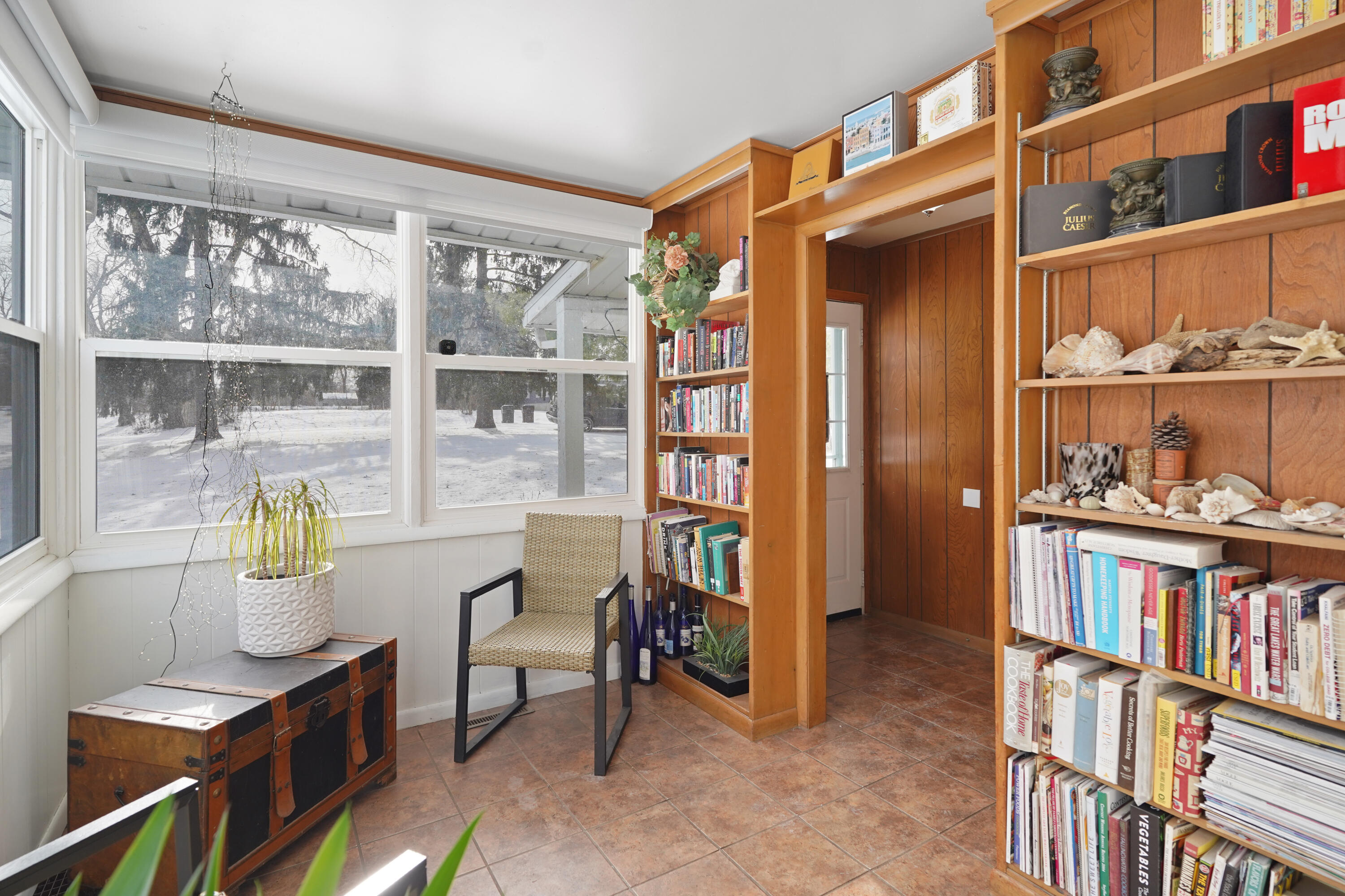 W198 Tombeau Boulevard Bloomfield, WI 53128 - Photo 9 of 50 Library