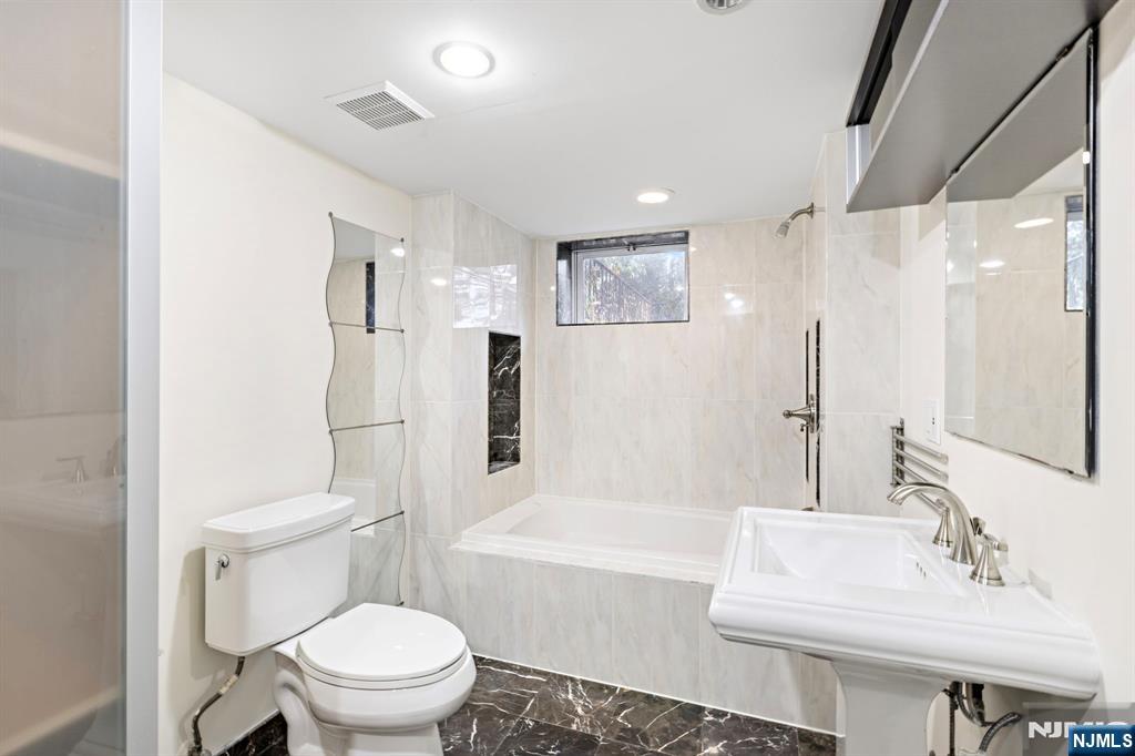 133 Cleveland Avenue Hasbrouck Heights, NJ 07604 - Photo 14 of 15