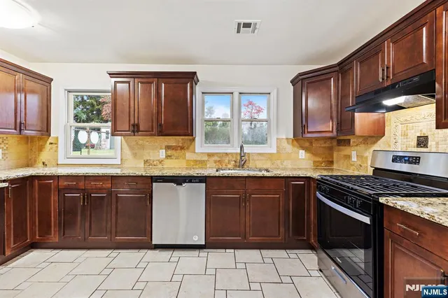 $3,750 | 133 Cleveland Avenue, Hasbrouck Heights, NJ 07604