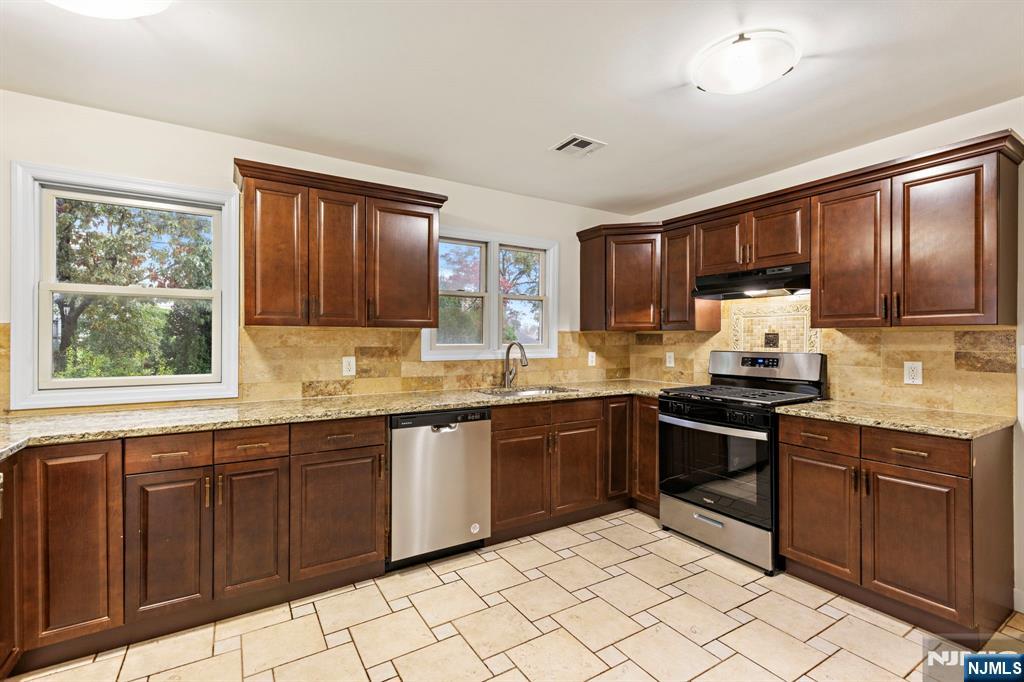 133 Cleveland Avenue Hasbrouck Heights, NJ 07604 - Photo 5 of 15