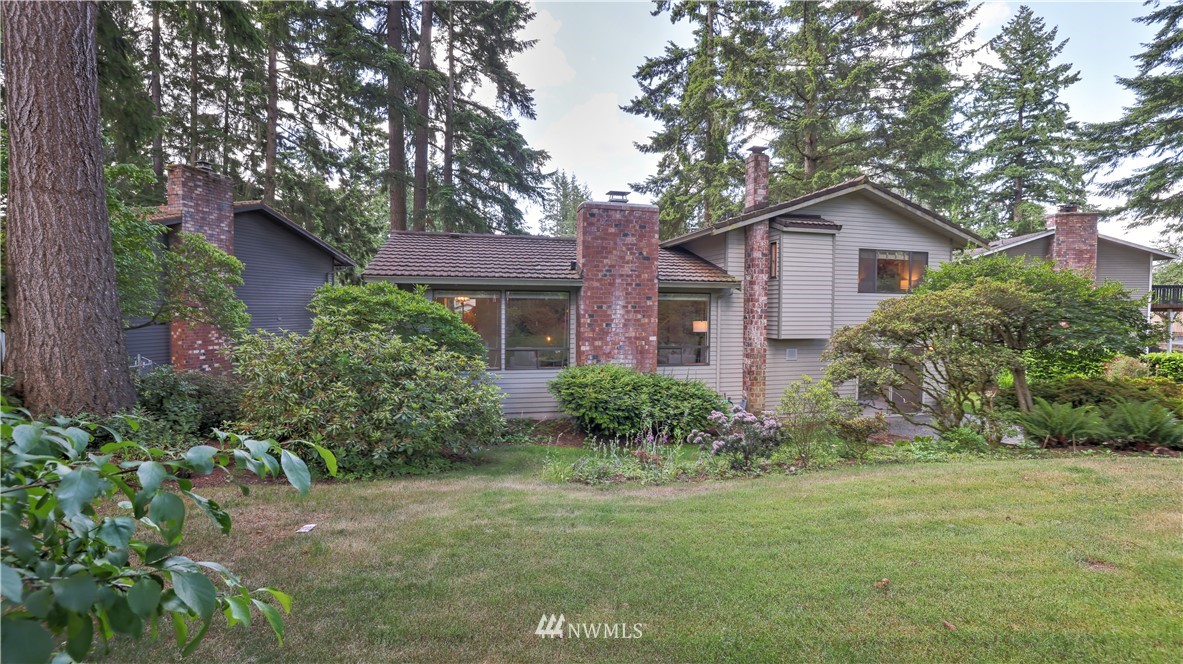 14101 148th Place Southeast Renton, WA 98059 - Photo 35 of 36 a front view of a house with garden