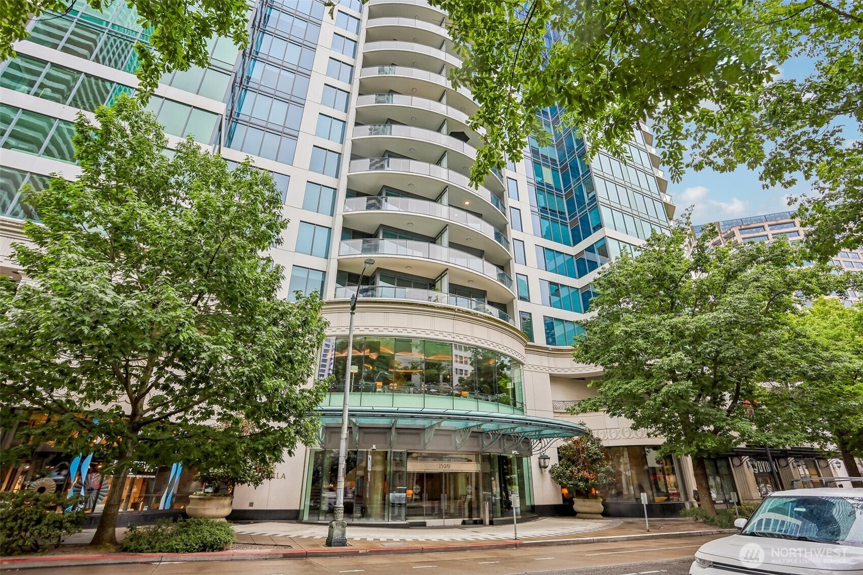 1920 4th Avenue, Unit 504 Seattle, WA 98101 - Photo 2 of 38