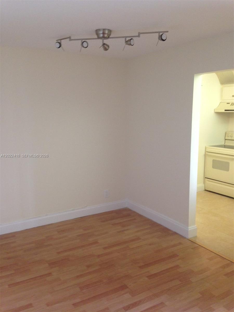 16909 North Bay Road, Unit 520 Sunny Isles Beach, FL 33160 - Photo 4 of 10