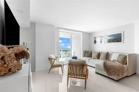 $995,000 | 2101 Brickell Avenue, Unit 1206, Miami, FL 33129