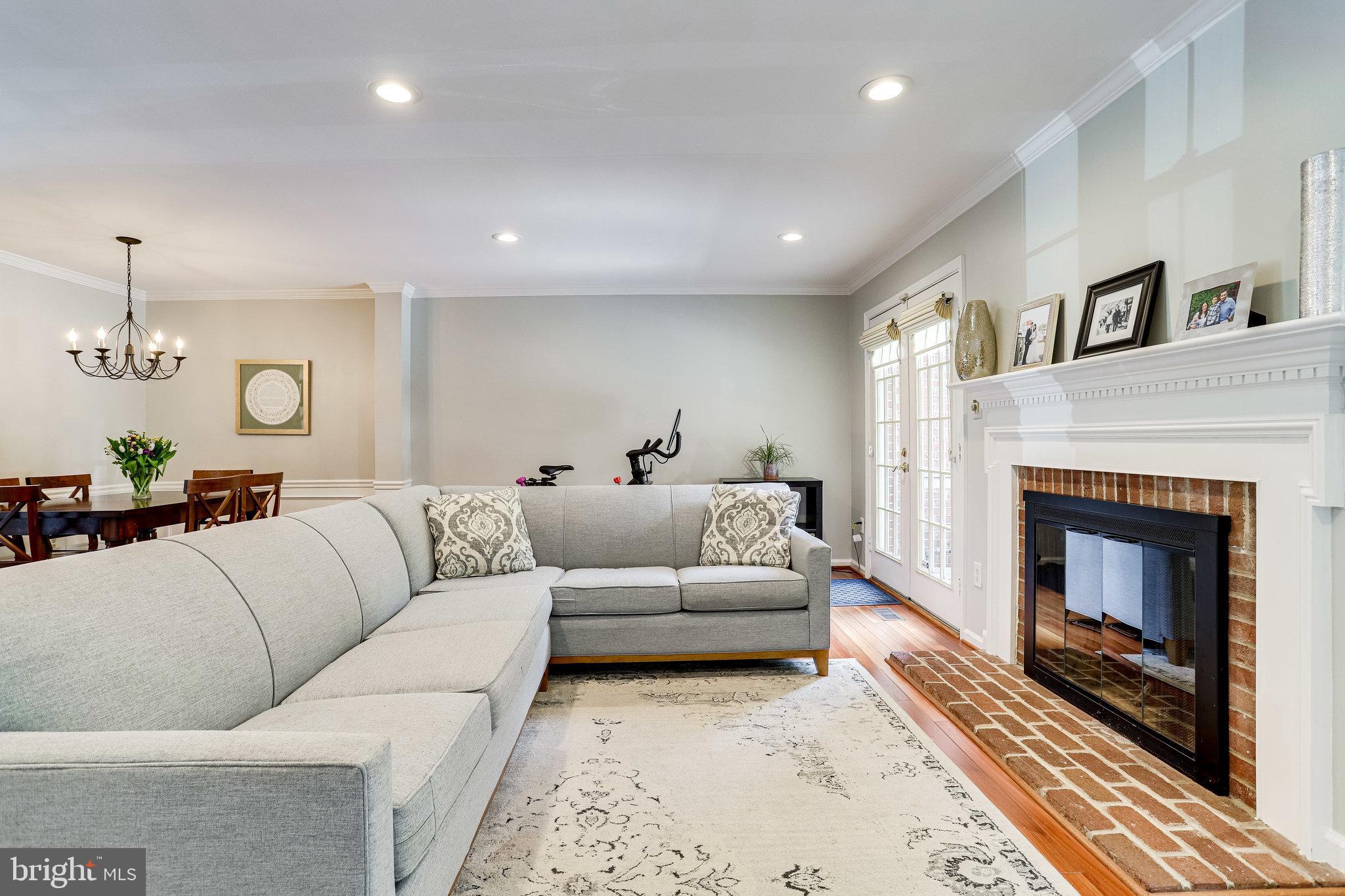 2289 Cartbridge Road Falls Church, VA 22043 - Photo 3 of 28 Living Room