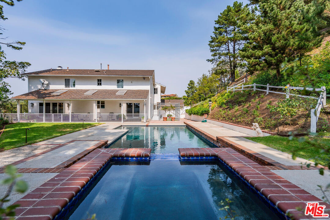 a view of house with yard
