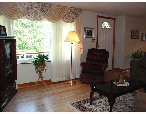 136 Galley Road Canonsburg, PA 15317 - Photo 3 of 17 Living Room.